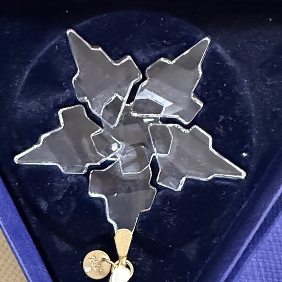 Swarovski Crystal Star Ornament with Blue Box - Picture 2 of 6